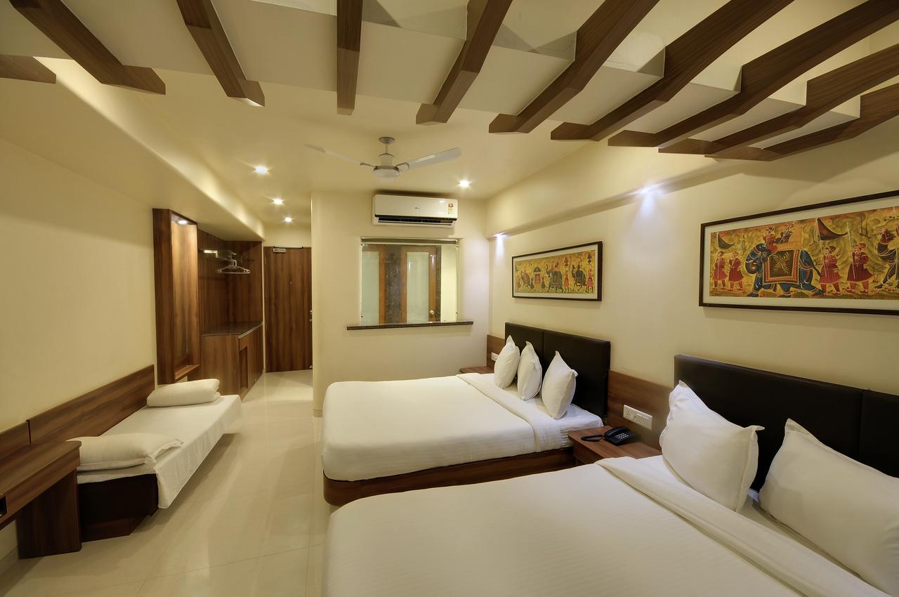 Shreeji Vatika Hotel Surat Bagian luar foto