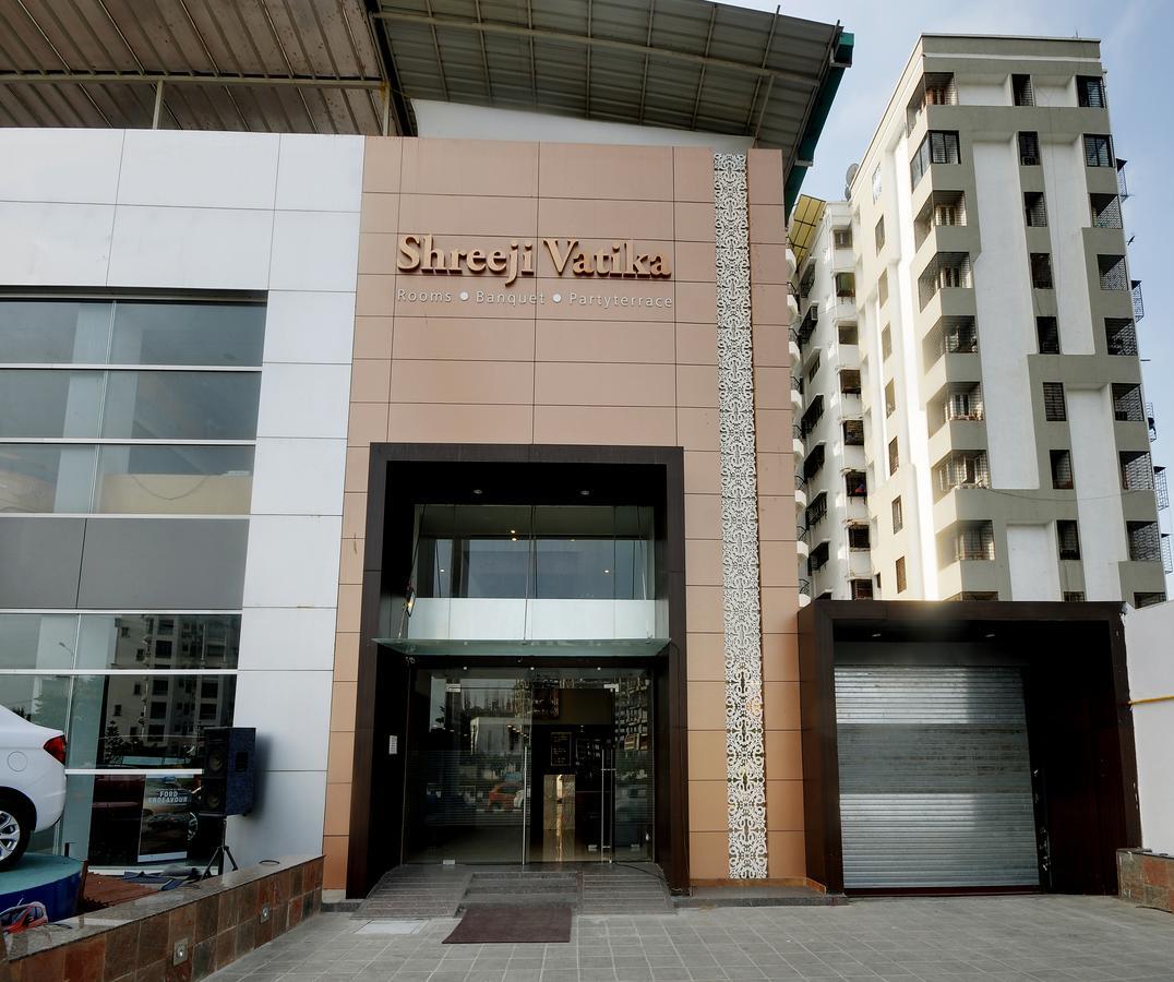 Shreeji Vatika Hotel Surat Bagian luar foto