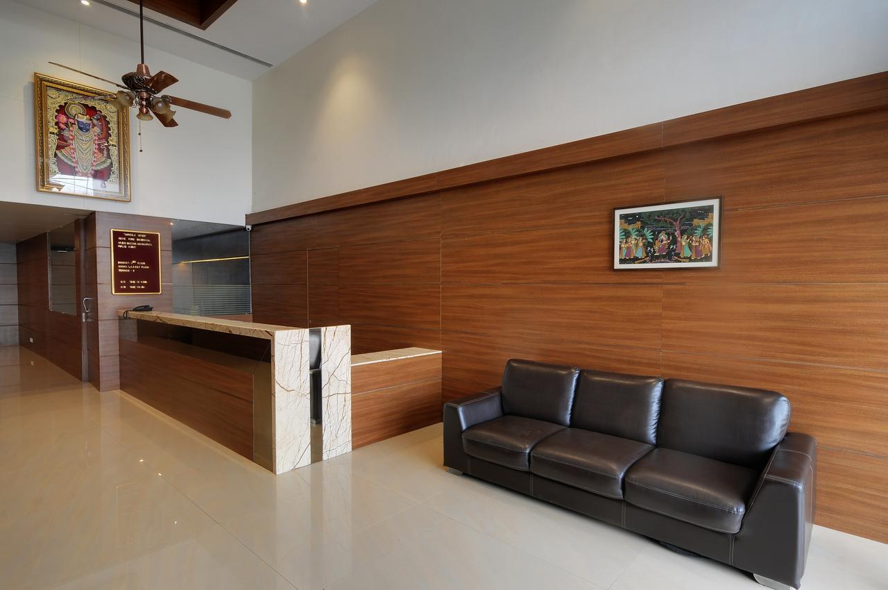 Shreeji Vatika Hotel Surat Bagian luar foto
