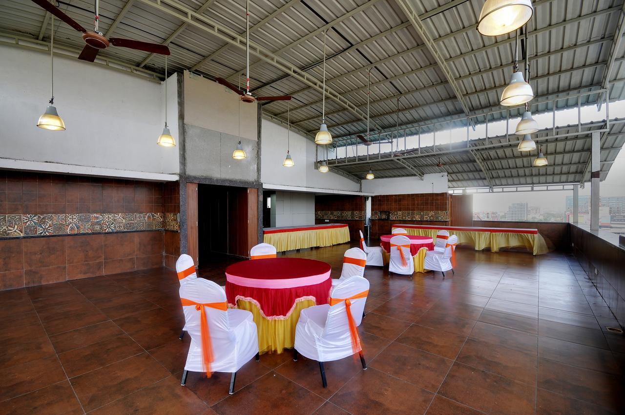 Shreeji Vatika Hotel Surat Bagian luar foto