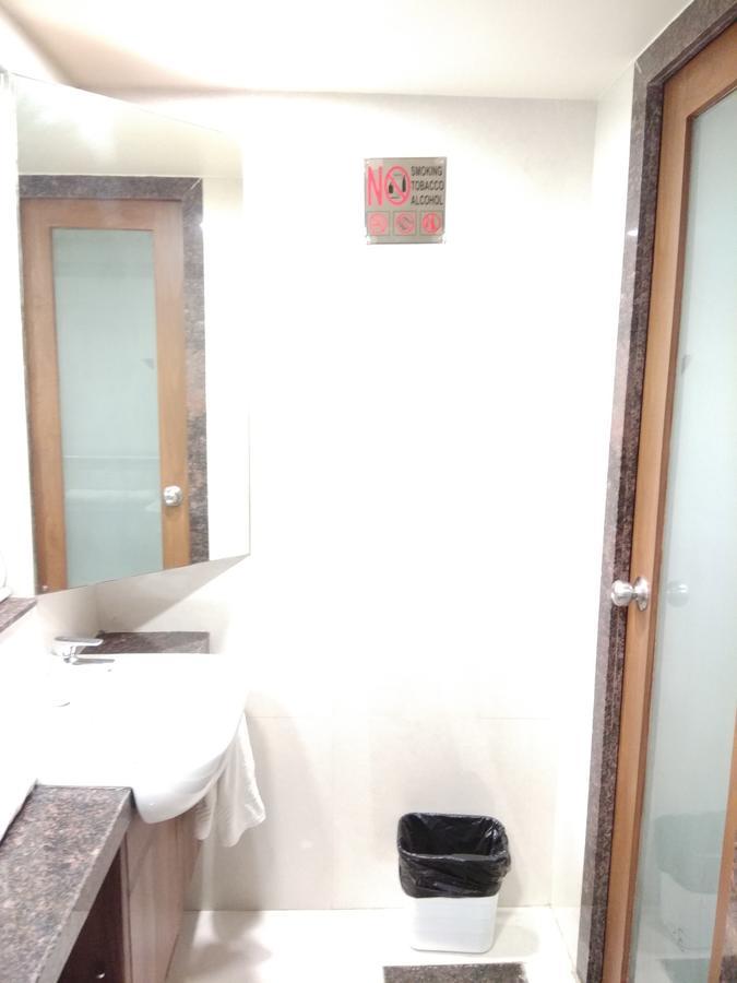 Shreeji Vatika Hotel Surat Bagian luar foto
