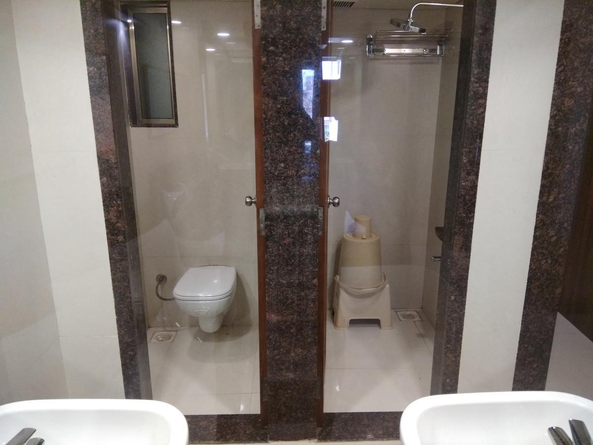 Shreeji Vatika Hotel Surat Bagian luar foto