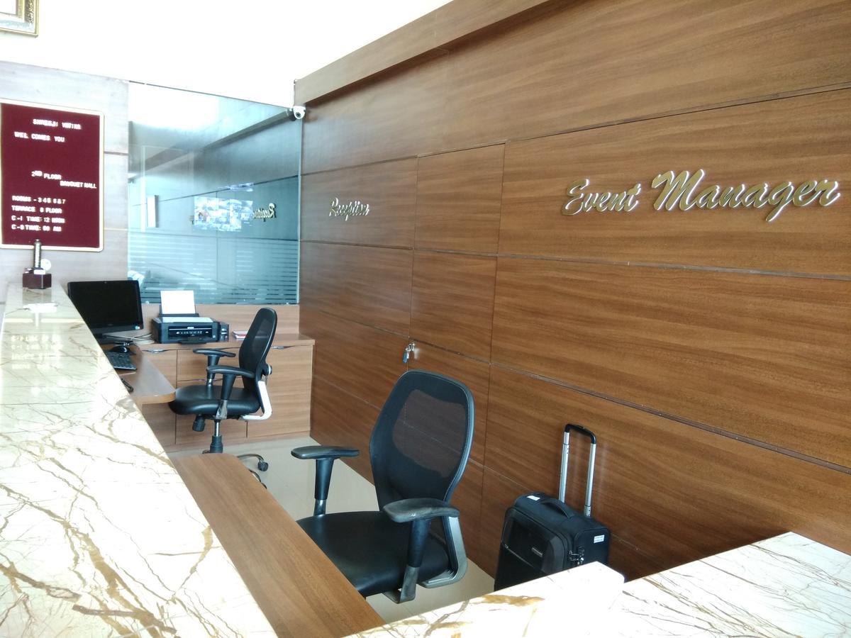 Shreeji Vatika Hotel Surat Bagian luar foto