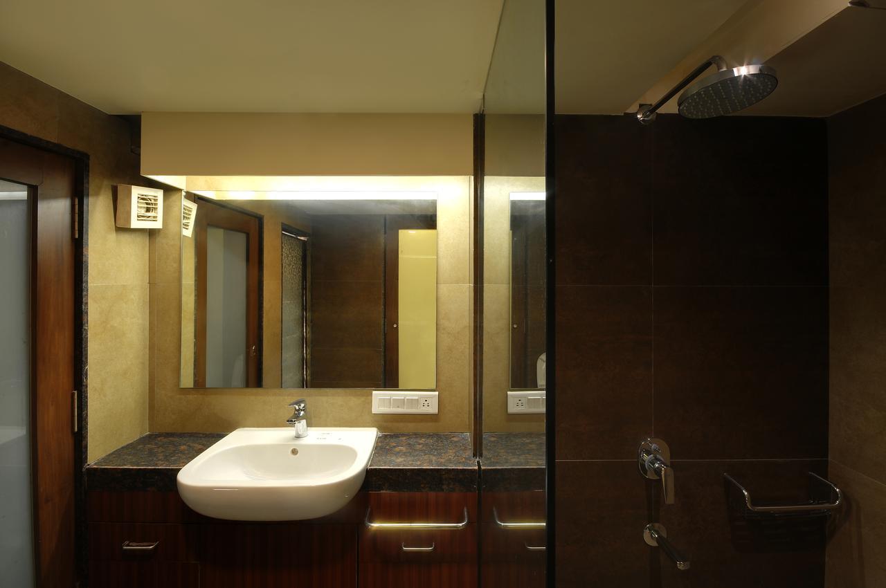 Shreeji Vatika Hotel Surat Bagian luar foto