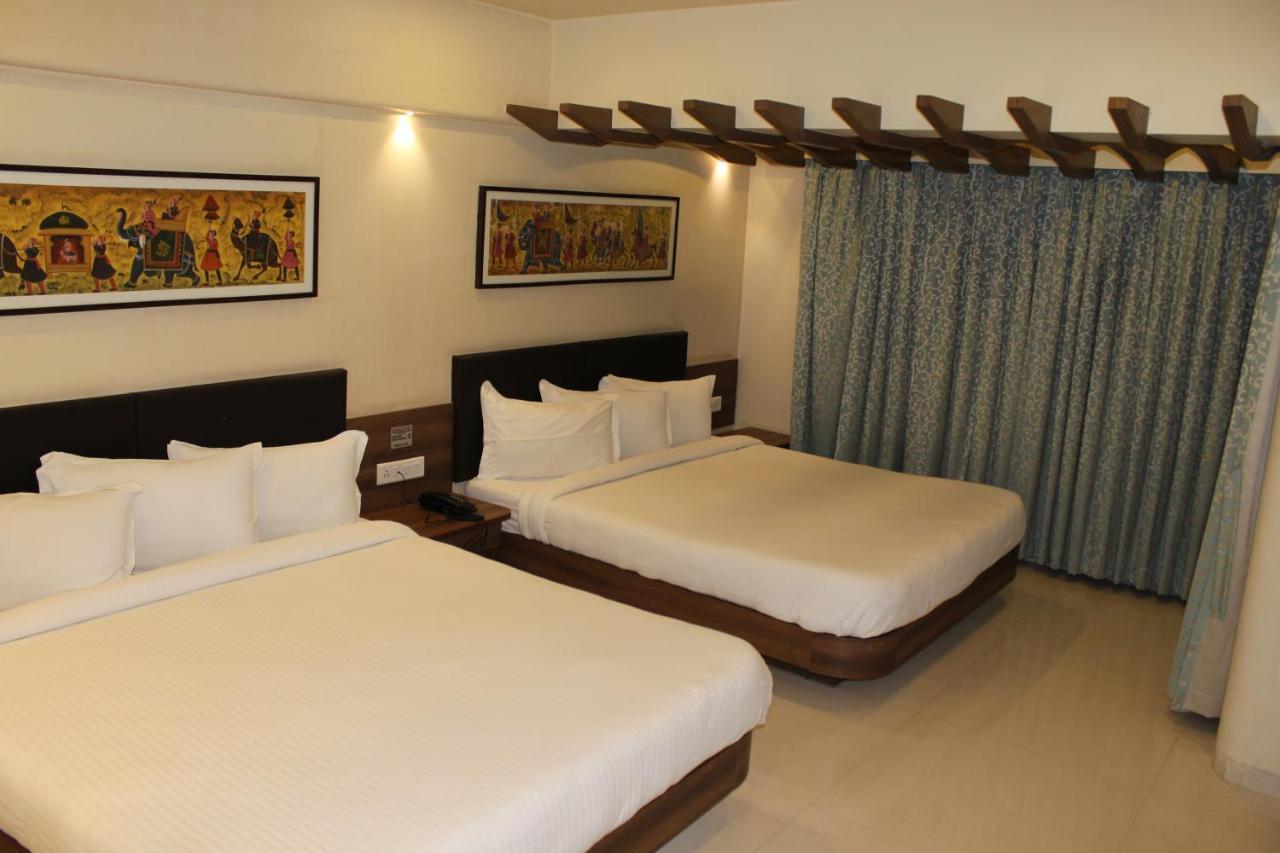 Shreeji Vatika Hotel Surat Bagian luar foto