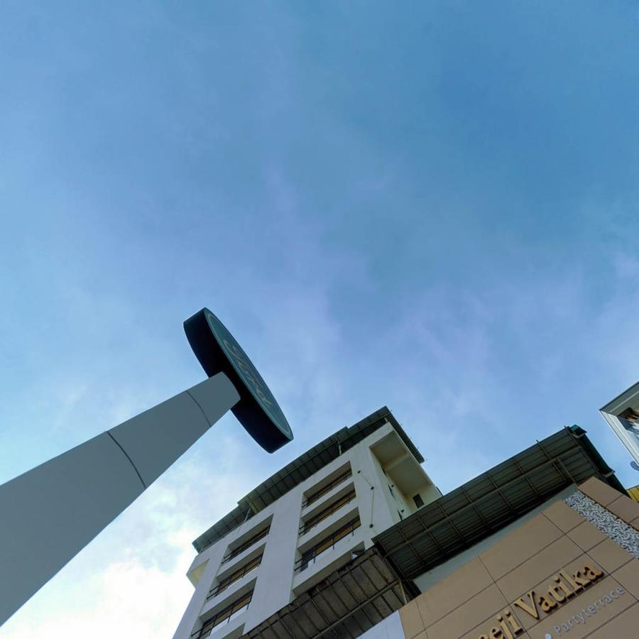 Shreeji Vatika Hotel Surat Bagian luar foto