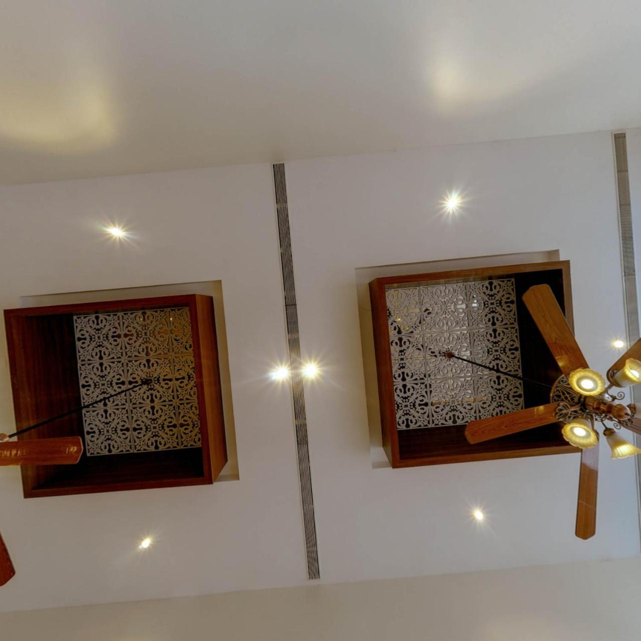 Shreeji Vatika Hotel Surat Bagian luar foto
