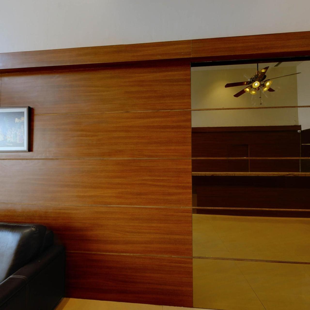 Shreeji Vatika Hotel Surat Bagian luar foto