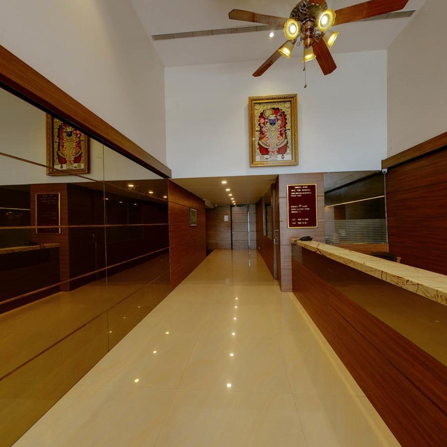 Shreeji Vatika Hotel Surat Bagian luar foto