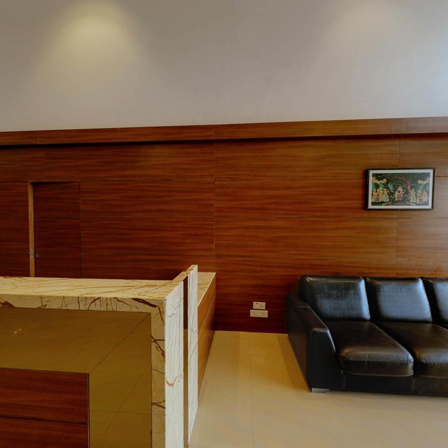 Shreeji Vatika Hotel Surat Bagian luar foto